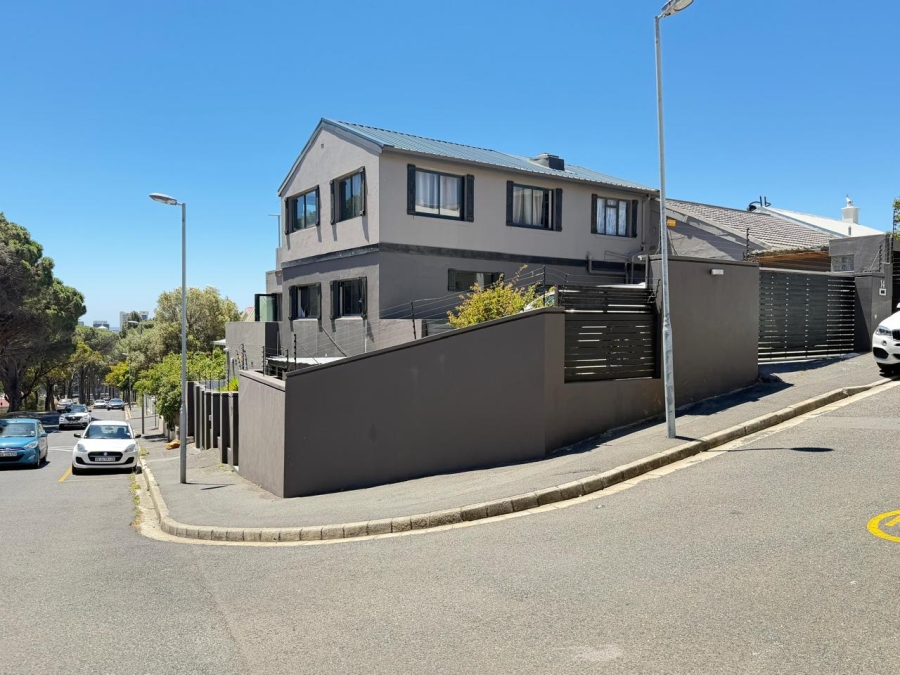 6 Bedroom Property for Sale in Vredehoek Western Cape